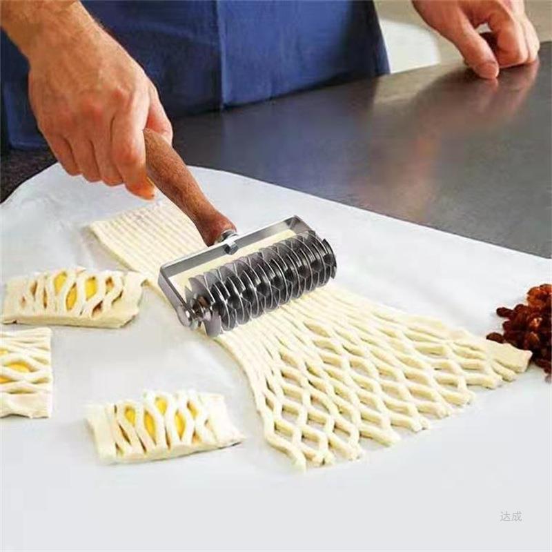 Coltello rotella manico legno - Taglio pasta pizza perfetto