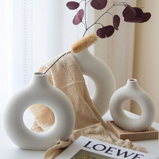 Vaso a ciambella nordico in ceramica artistica - design scandinavo